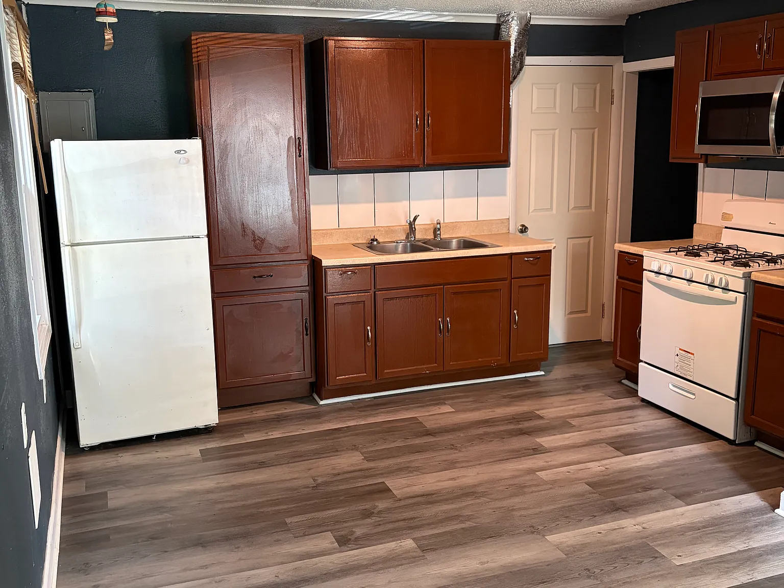 1 bed, 890 sqft, $600 — Photo 3