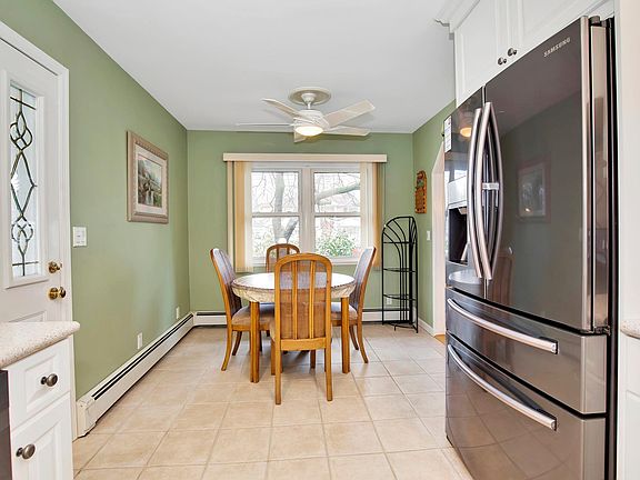 4th image of 17 Belmont Ave