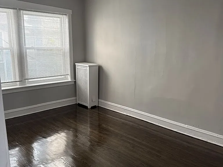 SPACIOUS 2 BEDROOM APARTMENTS AVAILABLE — Photo 44