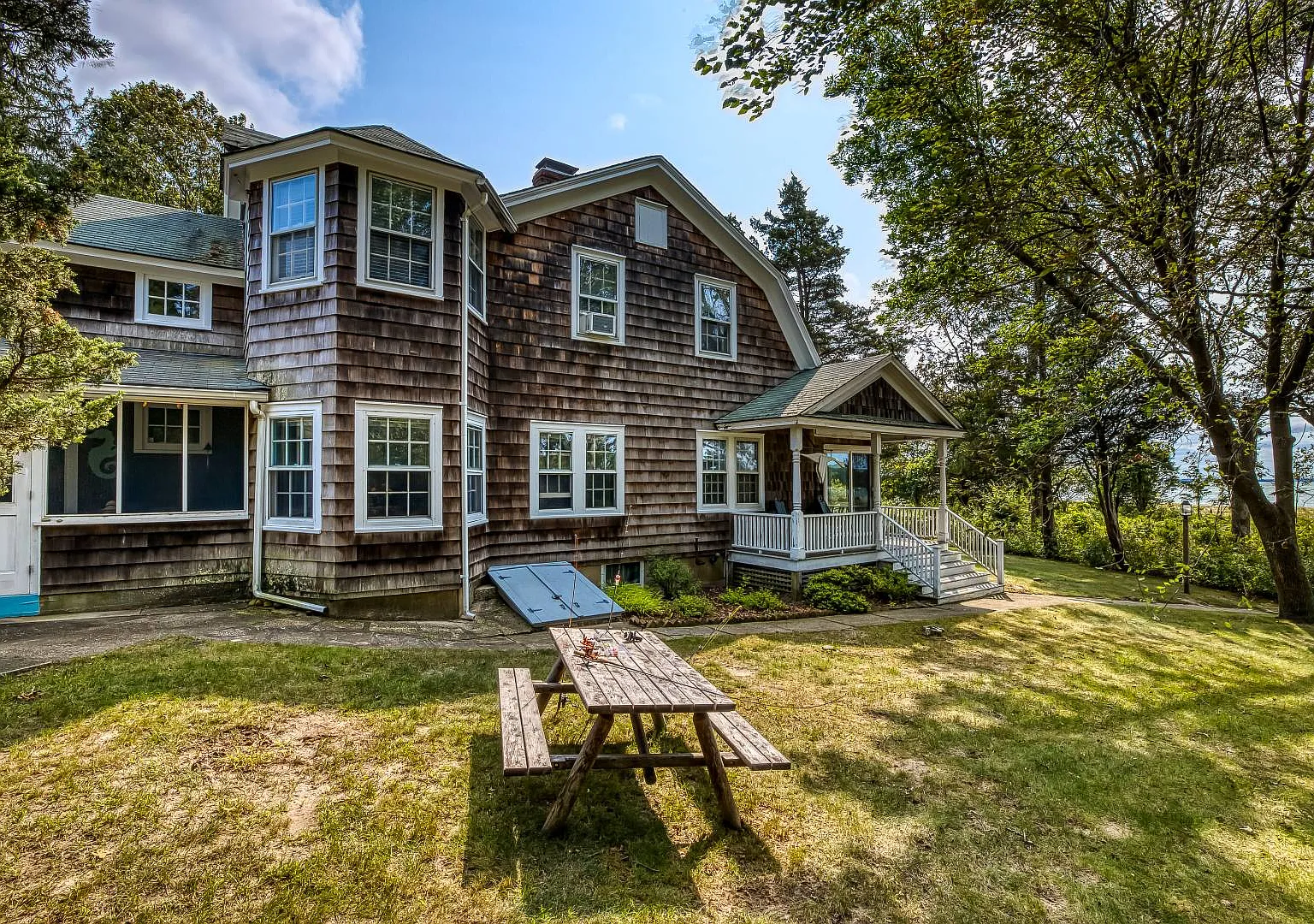 Southold, Historic Bayfront Estate - down South Harbor — Photo 4