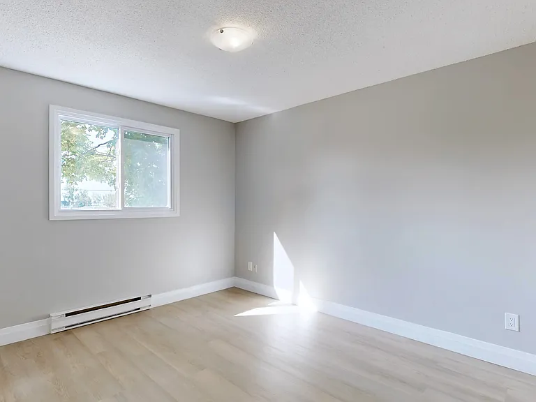 126 Bay St — Photo 9