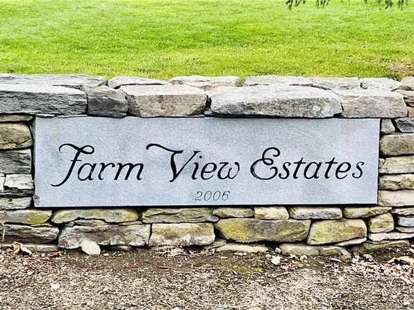 33 Farmview Drive, Norwich, CT 06360