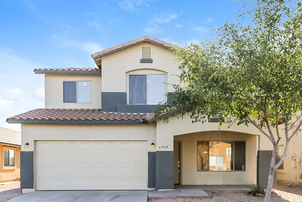 5 bed, 2.5 bath, 2112 sqft, $2,325 — Photo 1