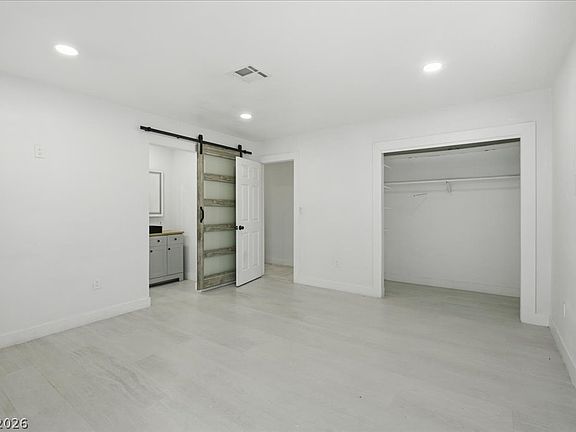 5th image of 4013 Esmeralda Ave