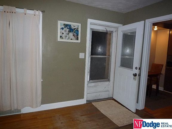 2nd image of 1526 E 1st St