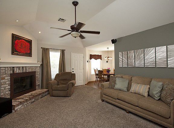 Living room vaulted ceilings