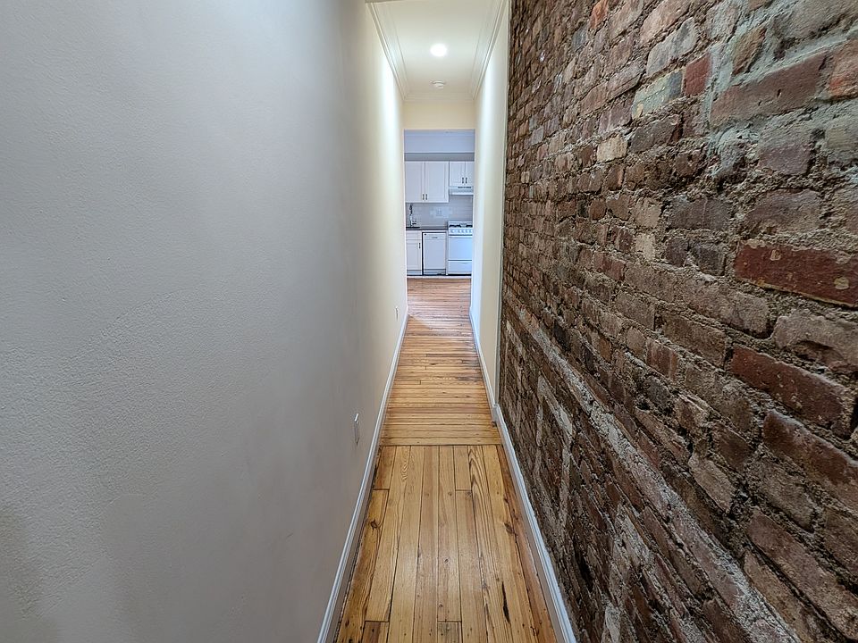 1st image of 110 6th Ave #20
