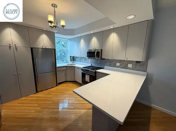 25-44 37th Street image 1 of 11