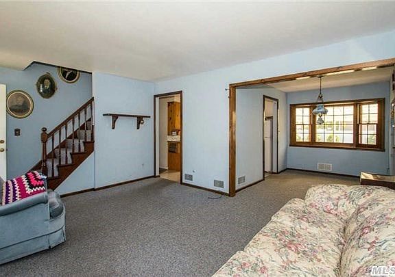 2nd image of 17 Scholl Dr