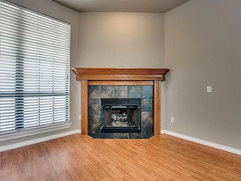 1209 Stoneridge Dr — Photo 23