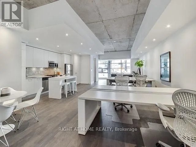 399 Adelaide St W #104 — Photo 1