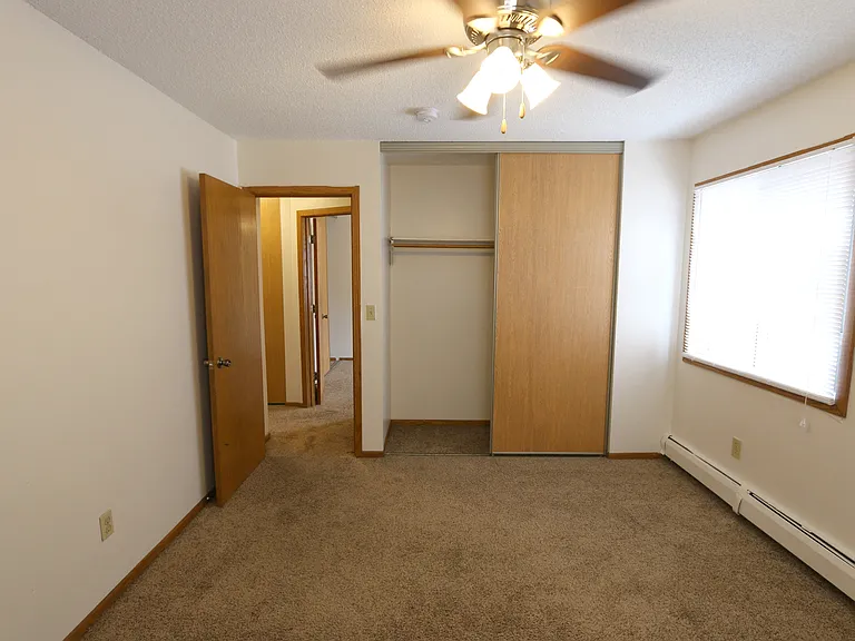 Van Dyke Apartments — Photo 25
