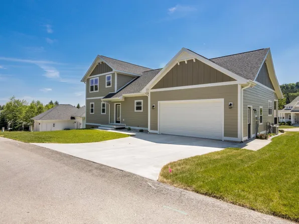 10788 Shrewbury St, Traverse City, MI 49684