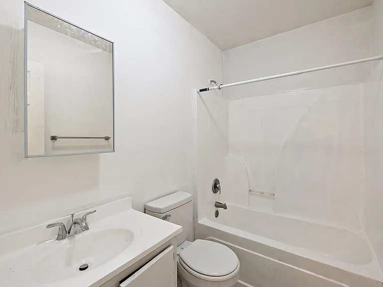 1093 King St #C — Photo 8