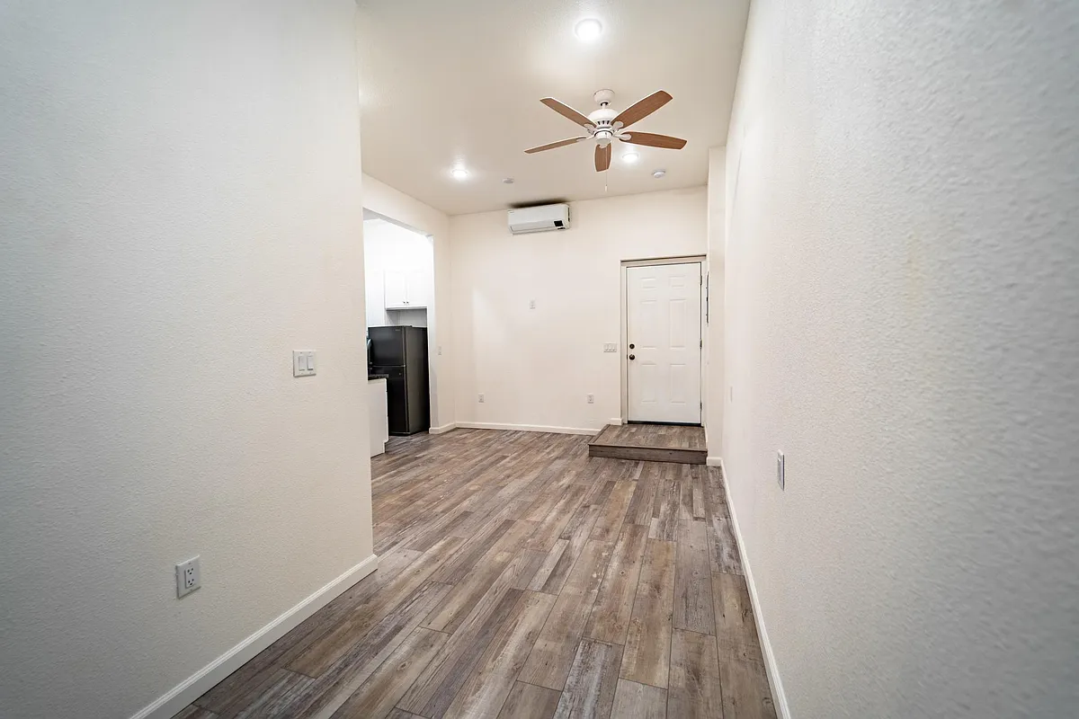 Building Photo - 3853 Cherokee Ave #K