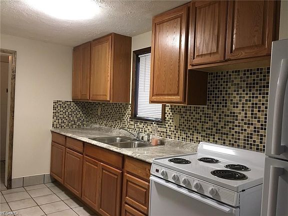 3rd image of 2240 Saint Clair Ave