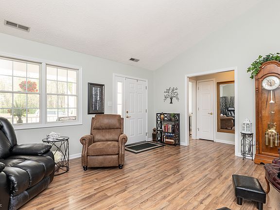 5th image of 1116 Northfield Ln