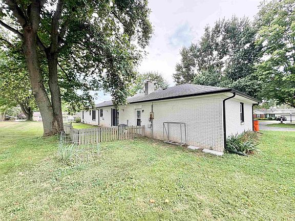 5th image of 800 Upland Dr