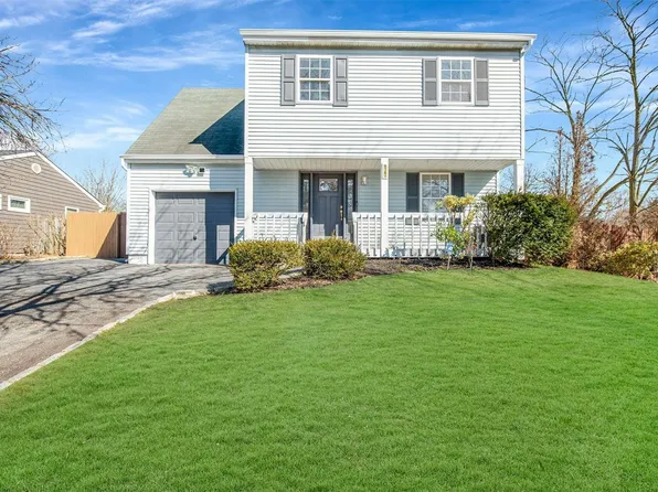 54 Peters Boulevard, Central Islip, NY 11722