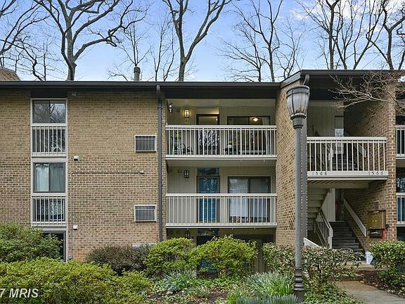 Welcome to 1568 Moorings Drive #21B