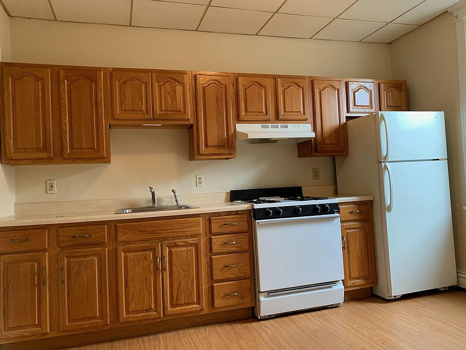 Eat-In Kitchen