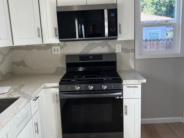 922 W Grand Blvd — Photo 5