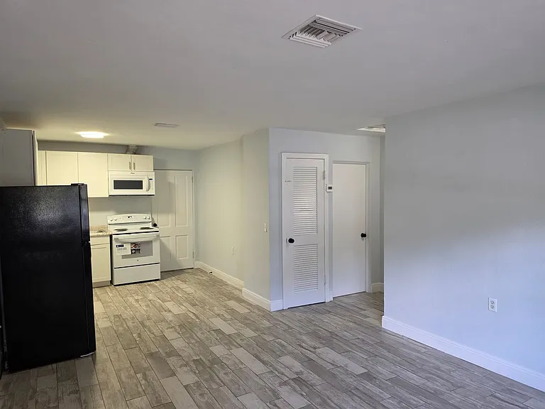 2205 S Park Ave — Photo 25