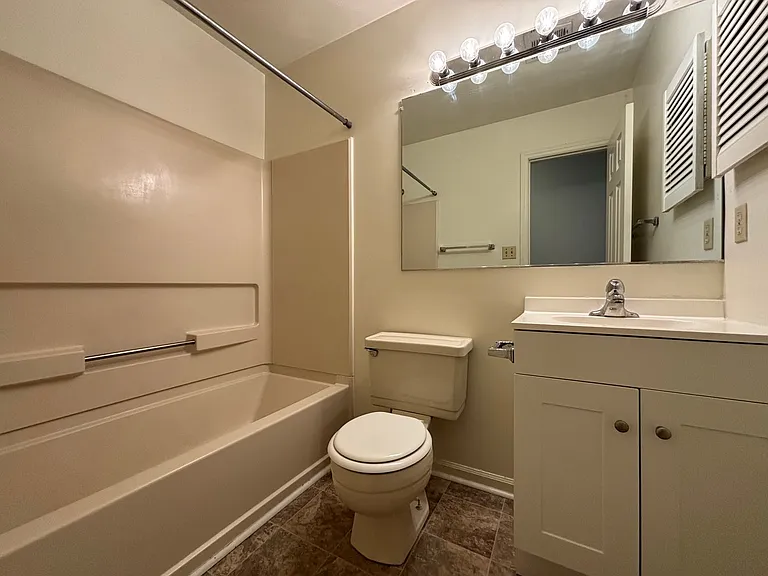 401G Berryfield Ln — Photo 8