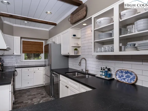 101 Golf View Drive #5, Beech Mountain, NC 28604