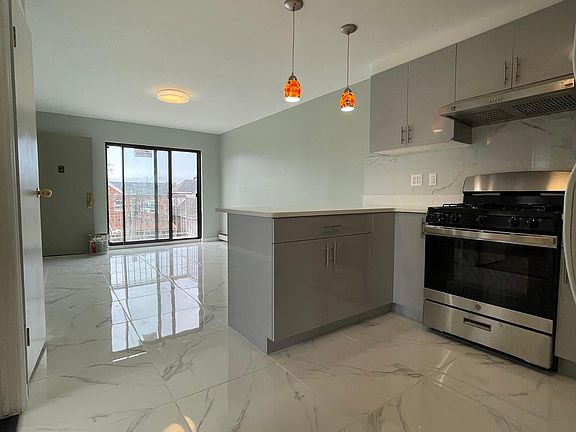 2nd image of 125 Bay 46 St