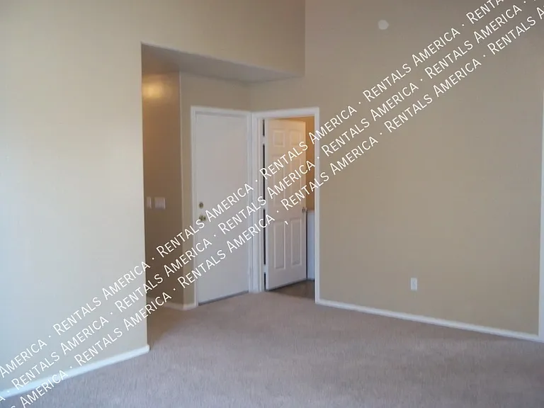 6605 W Desert Ln — Photo 7