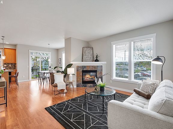4th image of 2797 SE Irwin Ct