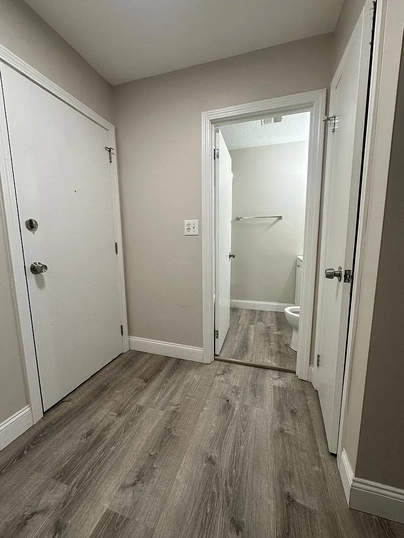 Varnum Apartments — Photo 3