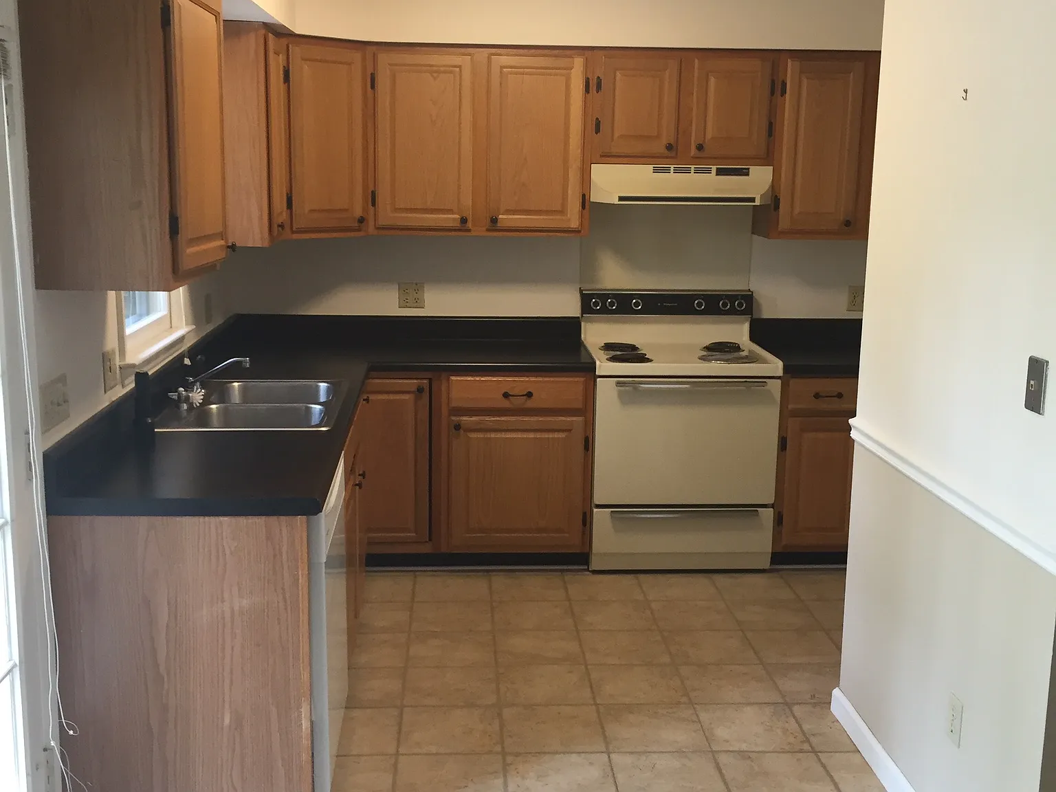 2 bed, 1.5 bath, $1,100 — Photo 2