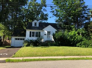 40 Schuler Ave, Waldwick, NJ 07463