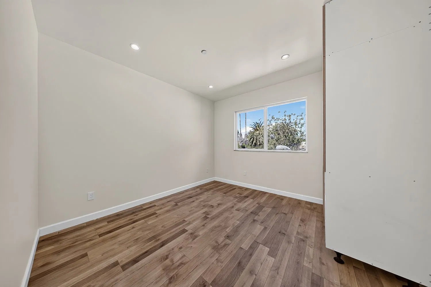 2 bed, 889 sqft, $2,950 — Photo 1
