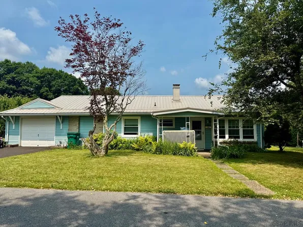 101 Gurth Ln, Johnstown, PA 15905