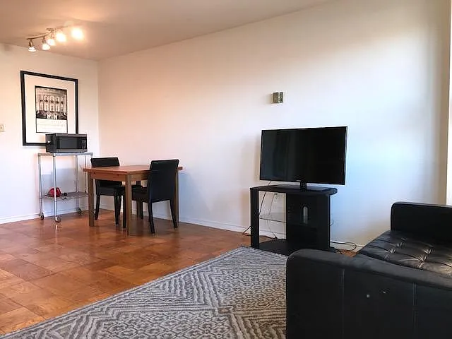 801 N Pitt St #408 — Photo 6