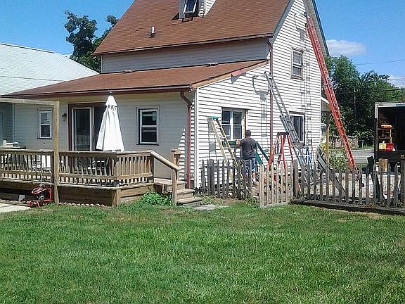 4th image of 915 N Mill St