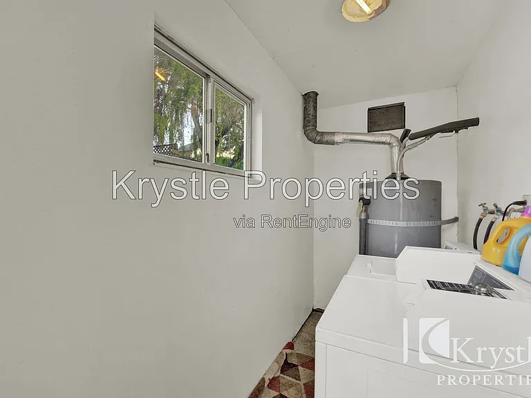 135 W F St — Photo 11