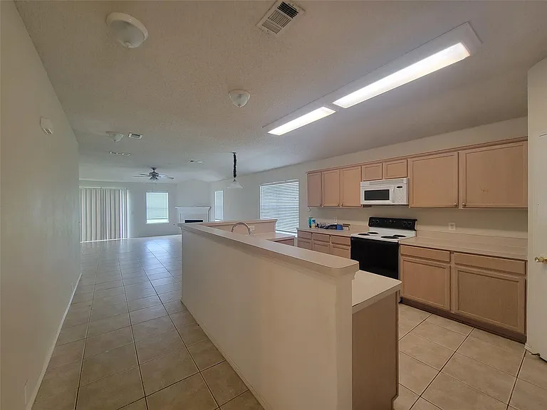 1411 Dundee Dr — Photo 23
