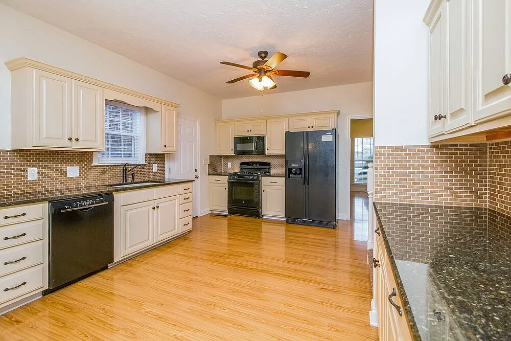 4 bed, 3.0 bath, 2193 sqft, $3,880 — Photo 4