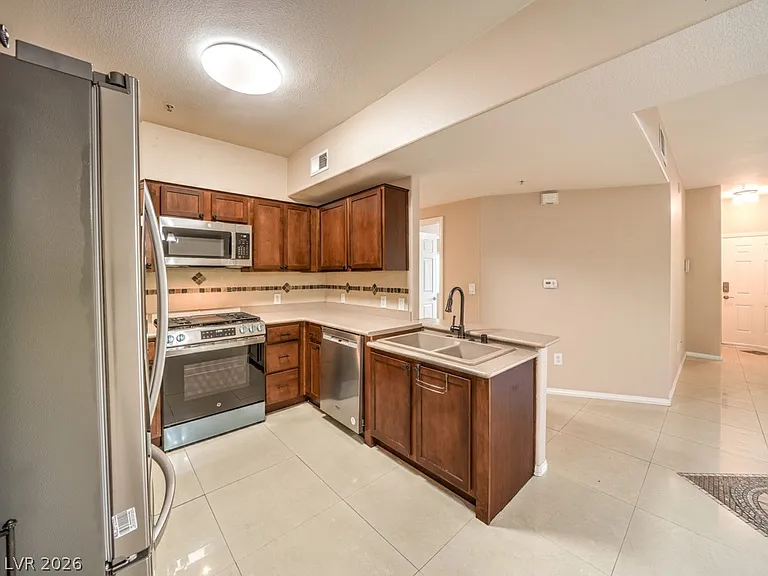 2291 W Horizon Ridge Pkwy #8144 — Photo 11