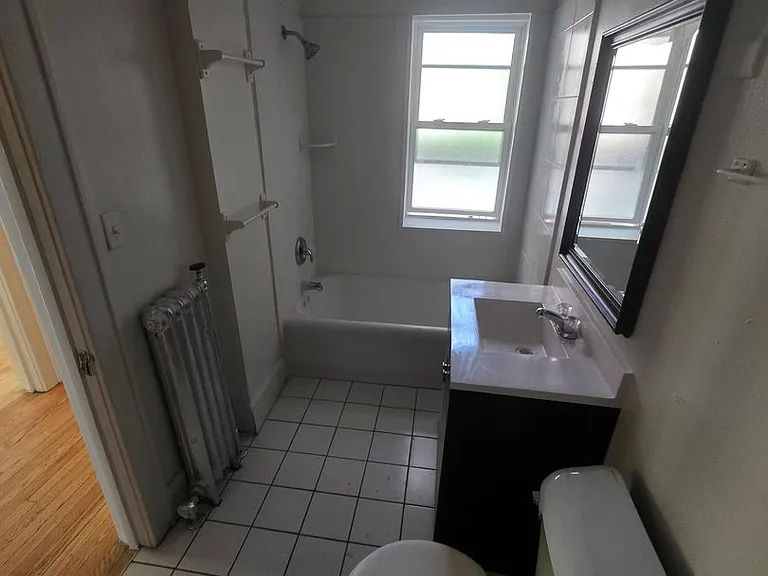 2528 N Maryland Ave — Photo 10