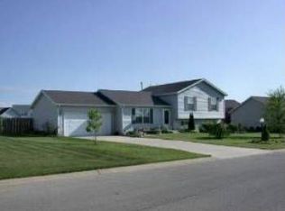 713 Birch Dr, Kirkland, IL 60146