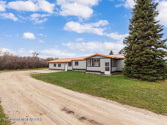 3rd image of 861 W Highway 33