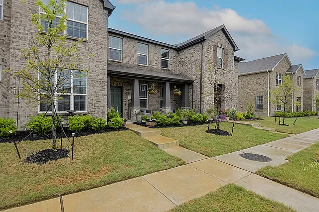3 bed, 2.5 bath, 1484 sqft, $2,350 — Photo 2