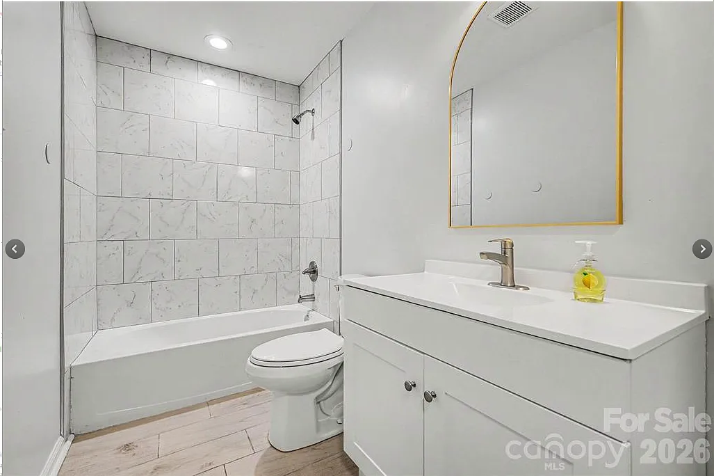 4 bed, 2010 sqft, $2,800 — Photo 2