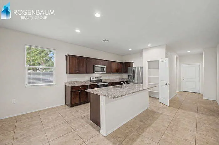 2431 S 46th St — Photo 14