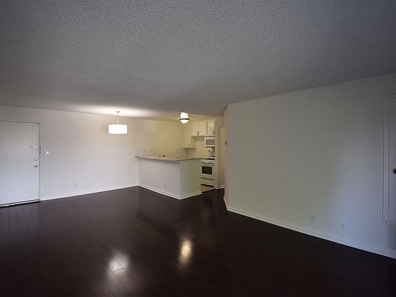 3rd image of 15049 Burbank Blvd APT 207